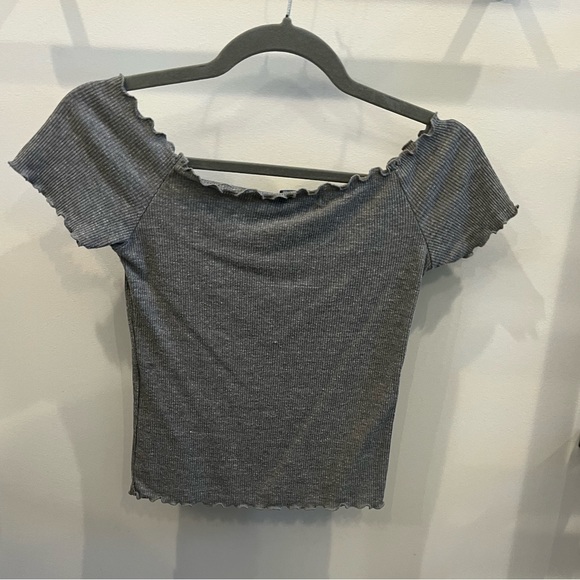 Brandy Melville Off the Shoulder Crop Top - Picture 2 of 3